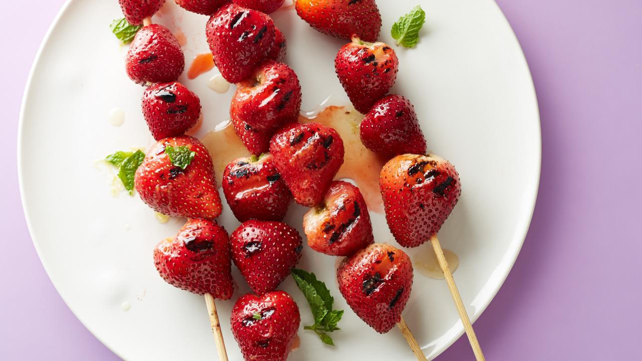 grilled strawberry kebabs with lemon mint sauce